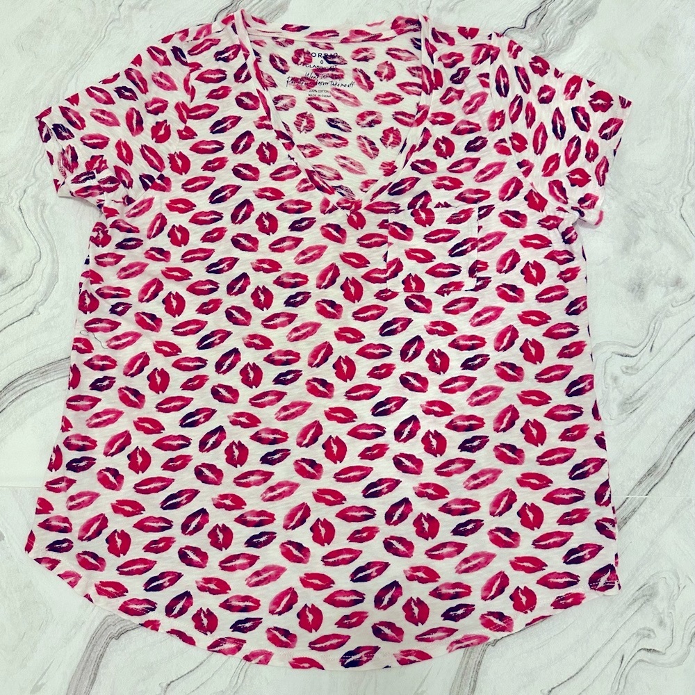 Torrid Red Lips KISS Classic Fit Tee- Size 0